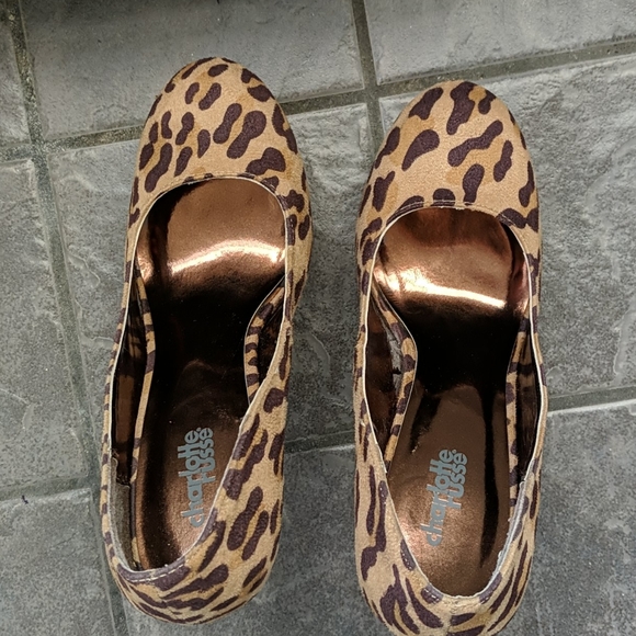 Shoes - Picture 3 of 4